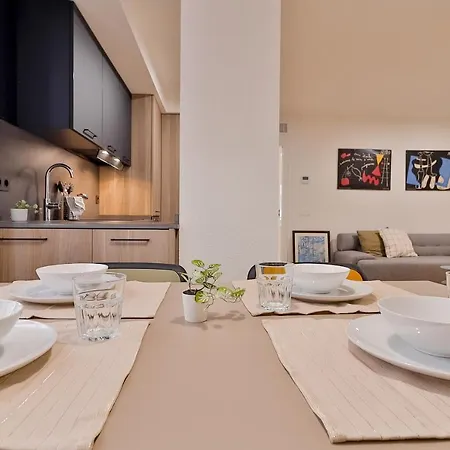 C23 Lovely 4 Bedroom Close To Maria Zambrano *