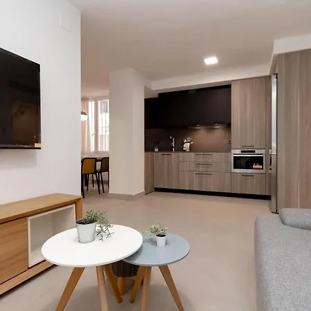 C23 Lovely 4 Bedroom Close To Maria Zambrano Apartment *