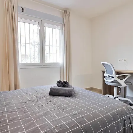 C23 Lovely 4 Bedroom Close To Maria Zambrano *