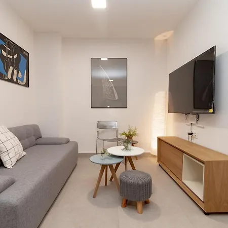 C23 Lovely 4 Bedroom Close To Maria Zambrano Apartment *