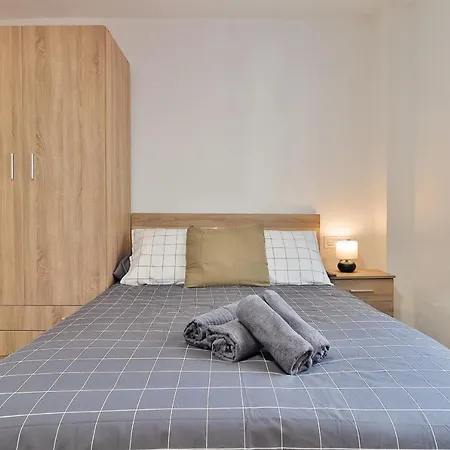 C23 Lovely 4 Bedroom Close To Maria Zambrano Apartment *